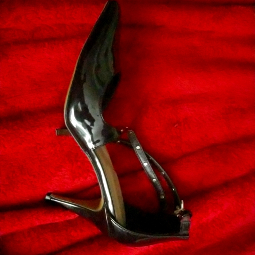 Burgundy heels never worn